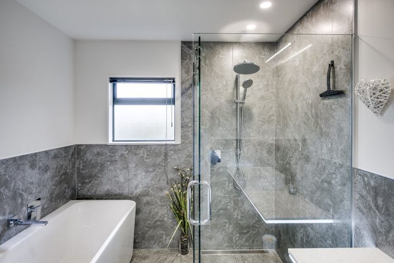 Photo of property in 37 Pukekura Place, Taradale, Napier, 4112