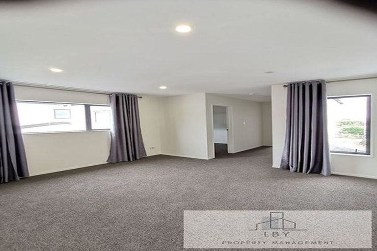 Photo of property in 98 Cardiff Road, Pakuranga, Auckland, 2010