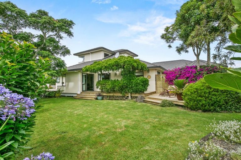 Photo of property in 2 Royal Heights, Glen Avon, New Plymouth, 4312