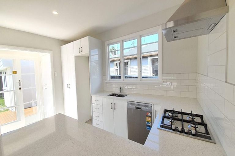 Photo of property in 6 Riverlaw Terrace, Saint Martins, Christchurch, 8022