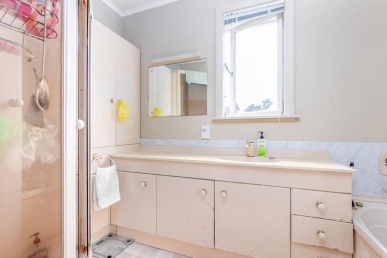 Photo of property in 29 Golf Road, New Lynn, Auckland, 0600