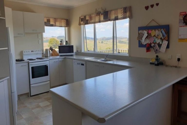 Photo of property in 18 Marohemo Road, Maungaturoto, 0583