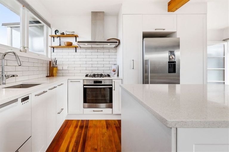 Photo of property in 45 Totara Road, Te Atatu Peninsula, Auckland, 0610