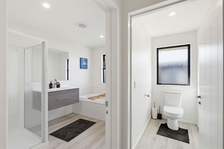 Photo of property in 10 Shillingford Boulevard, Rolleston, 7615