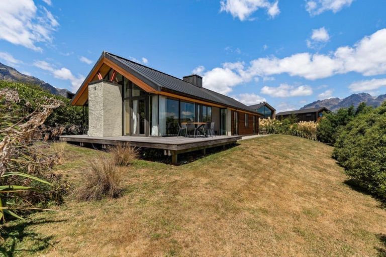 Photo of property in 16 Ellesmere Avenue, Jacks Point, Queenstown, 9371