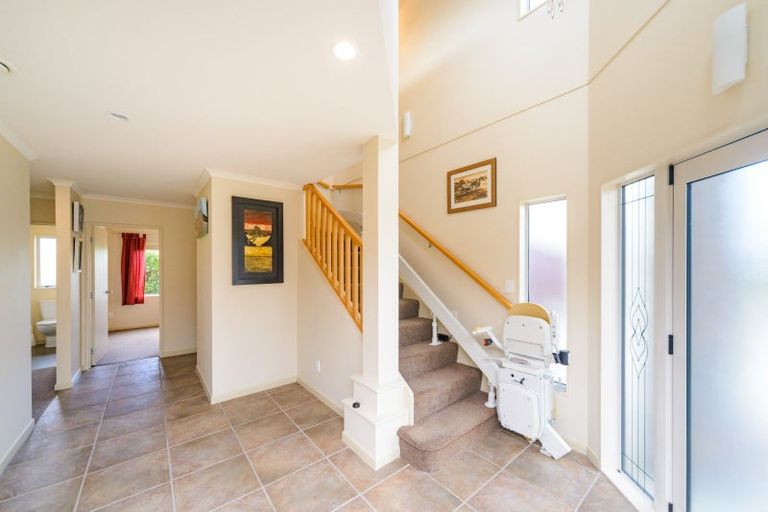 Photo of property in 1 Silkwood Place, Fitzherbert, Palmerston North, 4410