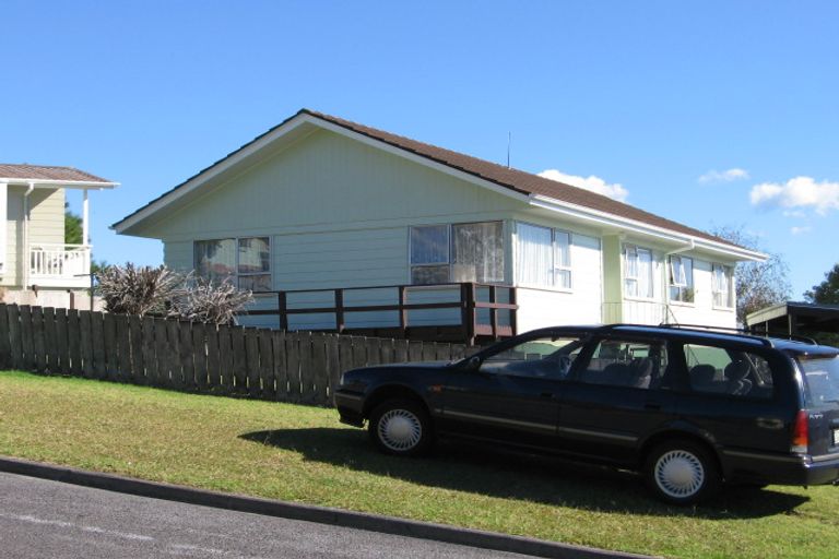 Photo of property in 7 Rena Place, West Harbour, Auckland, 0618