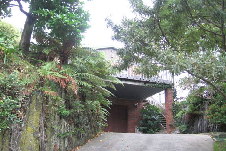 Photo of property in 14 Romney Square, Tawa, Wellington, 5028