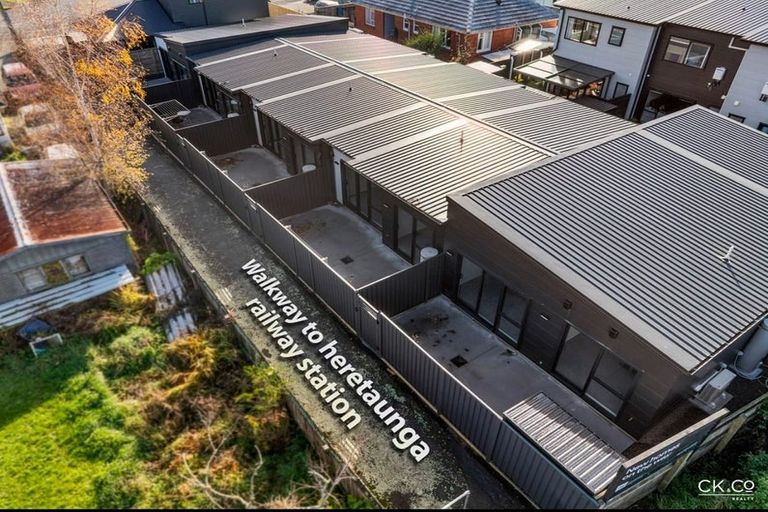 Photo of property in 22c Palmer Crescent, Silverstream, Upper Hutt, 5019