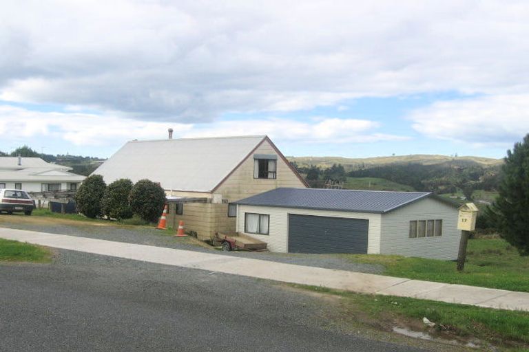 Photo of property in 17 Boundary Road, Hikurangi, 0114