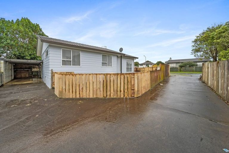 Photo of property in 1/3 Sparrow Place, Weymouth, Auckland, 2103