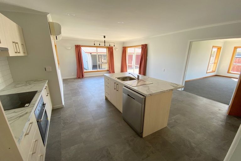 Photo of property in 29 Tenby Place, Avondale, Christchurch, 8061