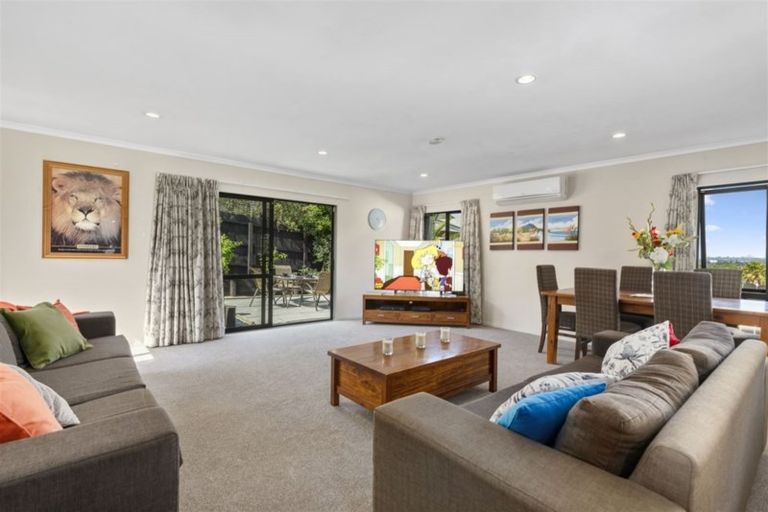 Photo of property in 9 Cloghan Close, Massey, Auckland, 0614