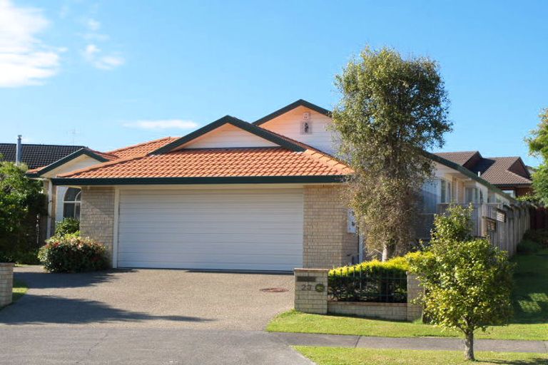 Photo of property in 23 Matterhorn Crescent, Northpark, Auckland, 2013