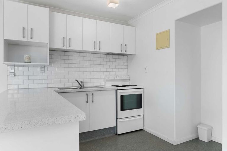 Photo of property in 17 Downing Place, Welcome Bay, Tauranga, 3112