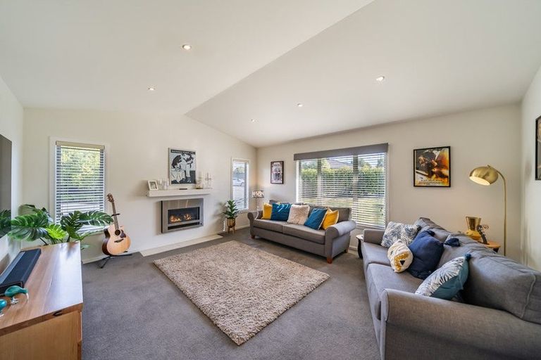 Photo of property in 140 Norana Road, Timberlea, Upper Hutt, 5018