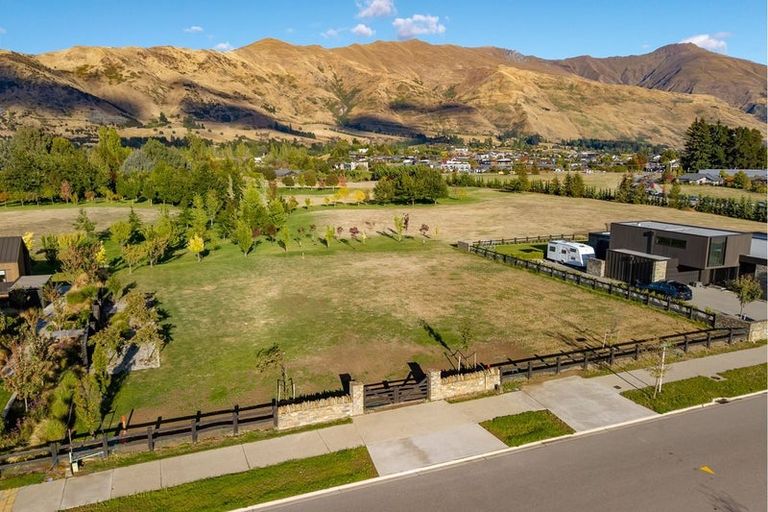 Photo of property in 12 Deans Drive, Wanaka, 9305