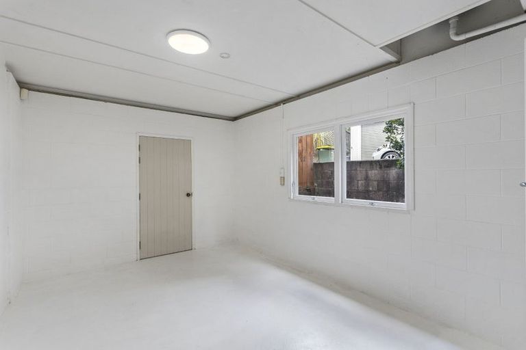 Photo of property in 7 Kathleen Street, Totara Vale, Auckland, 0627