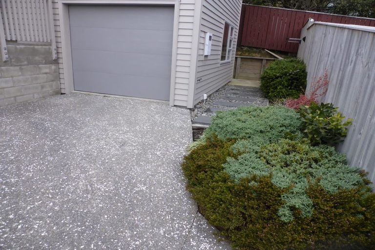 Photo of property in 87 Taylor Terrace, Tawa, Wellington, 5028