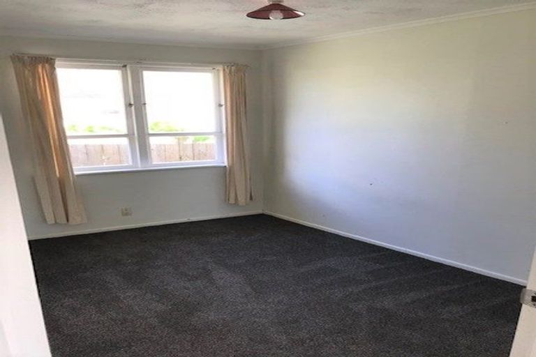 Photo of property in 39 Vera Road, Te Atatu South, Auckland, 0610