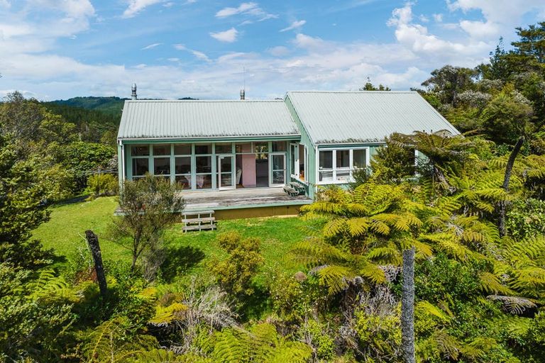 Photo of property in 1289 Ngunguru Road, Kiripaka, Whangarei, 0173