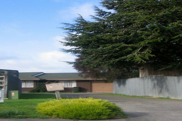 Photo of property in 19 Westmere Place, Takaro, Palmerston North, 4412