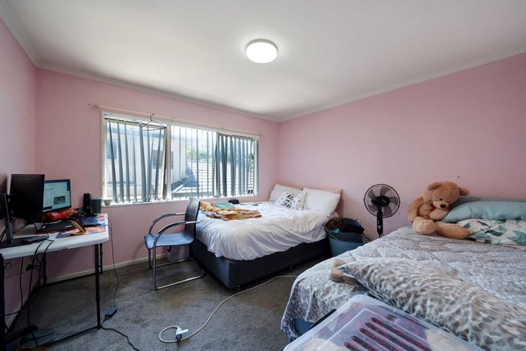 Photo of property in 15 Millstream Drive, Henderson, Auckland, 0610