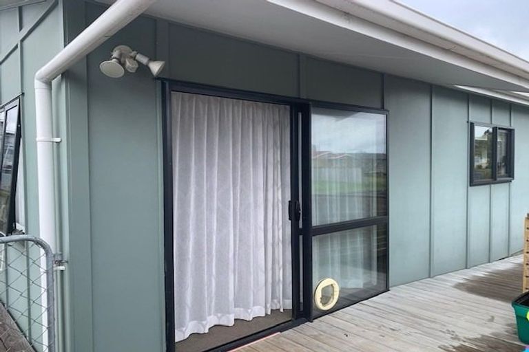 Photo of property in 27 Hinemoa Street, Levin, 5510