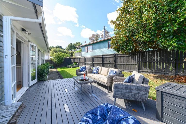 Photo of property in 1/48 Bond Crescent, Forrest Hill, Auckland, 0620