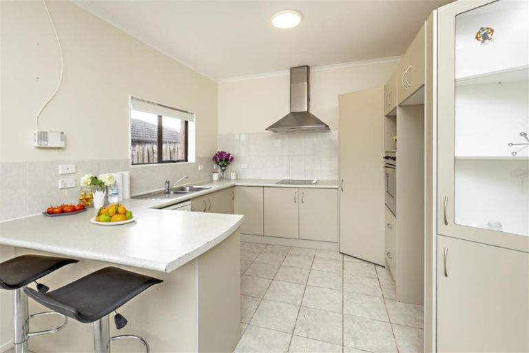 Photo of property in 2 Derryveagh Lane, Weymouth, Auckland, 2103