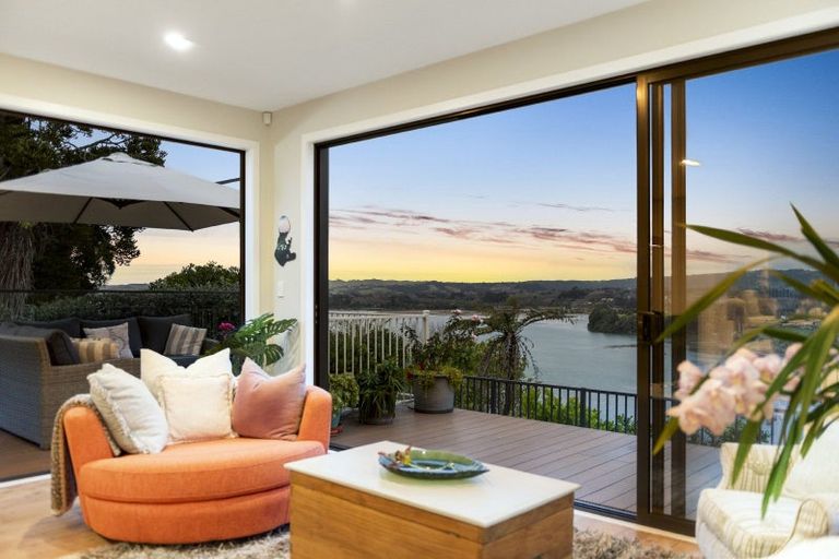 Photo of property in 25a Pohutukawa Avenue, Shelly Park, Auckland, 2014