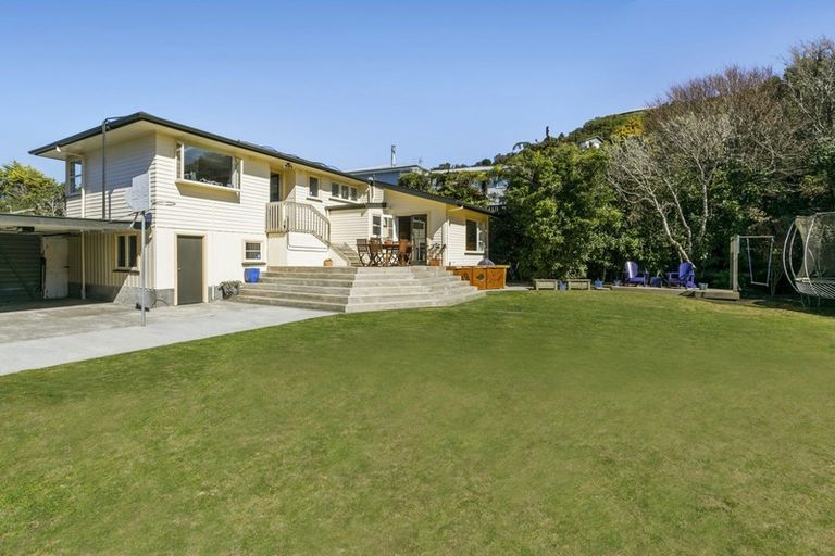 Photo of property in 301 Dowse Drive, Maungaraki, Lower Hutt, 5010