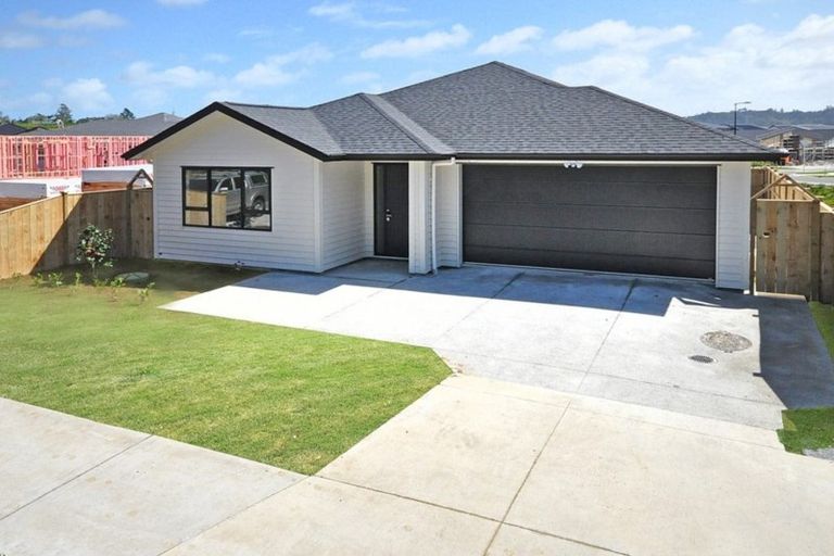 Photo of property in 93 Nobilo Road, Kumeu, 0810