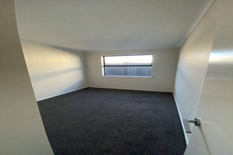 Photo of property in 18 Hammick Crescent, Pyes Pa, 3112