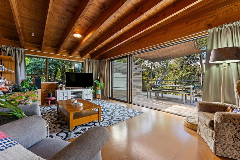 Photo of property in 9 Ferndale Avenue, Leigh, 0985