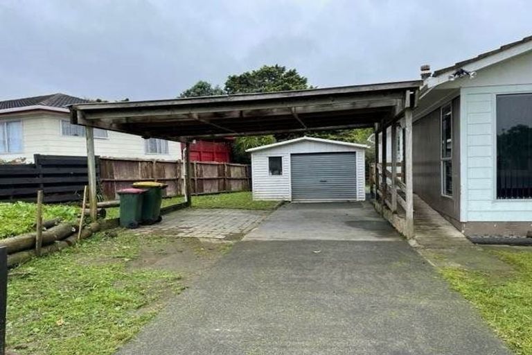Photo of property in 24 Becker Drive, Weymouth, Auckland, 2103