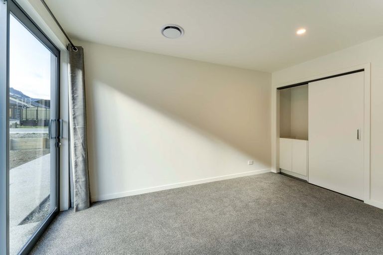 Photo of property in 33 Forage Road, Jacks Point, 9371