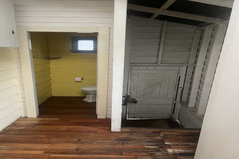 Photo of property in 39 Kamo Road, Regent, Whangarei, 0112