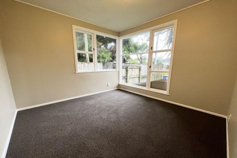 Photo of property in 42 Cobham Crescent, Kelston, Auckland, 0602