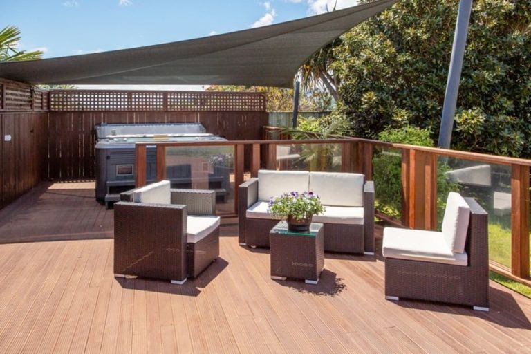 Photo of property in 47 Quadrant Heights, Paraparaumu, 5032