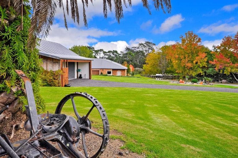 Photo of property in 104 Station Road, Kumeu, 0891