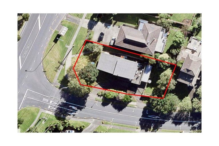 Photo of property in 785 East Coast Road, Northcross, Auckland, 0630