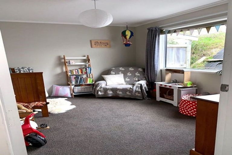 Photo of property in 77b Bassett Road, Johnsonville, Wellington, 6037