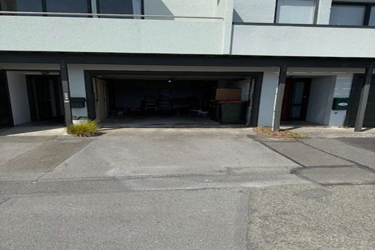 Photo of property in 2/517 Marine Drive, Sunshine Bay, Lower Hutt, 5013