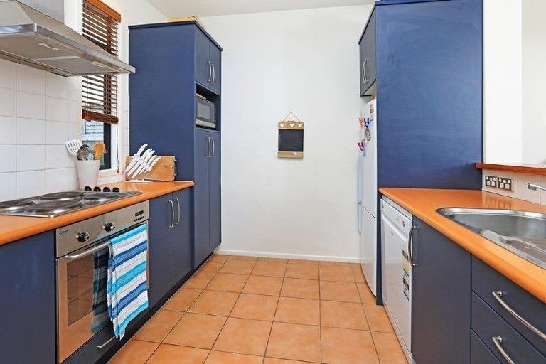 Photo of property in 13/2 Armoy Drive, East Tamaki, Auckland, 2016