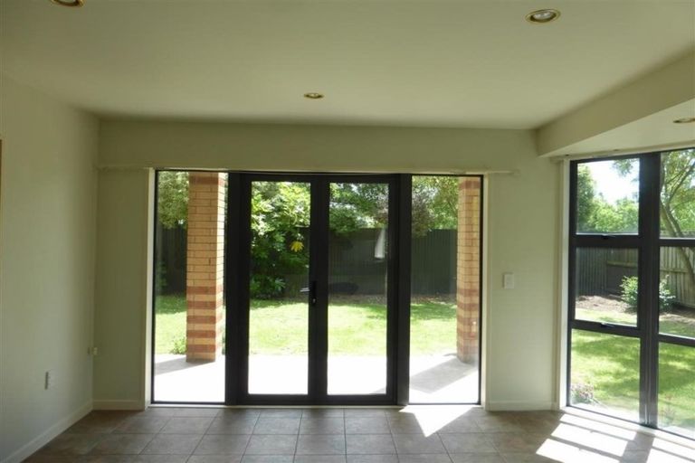 Photo of property in 382a Memorial Avenue, Burnside, Christchurch, 8053