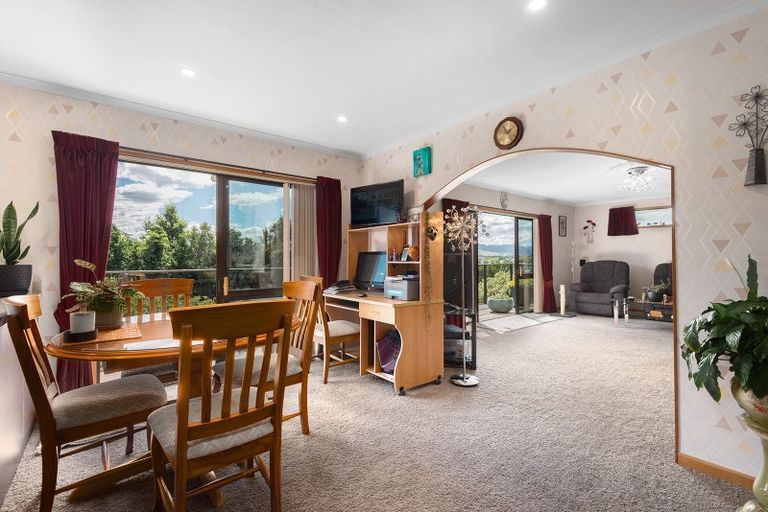 Photo of property in 74 Kinmont Crescent, Kinmont Park, Mosgiel, 9024