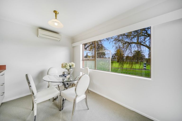 Photo of property in 2/8 Kentigern Close, Pakuranga, Auckland, 2010