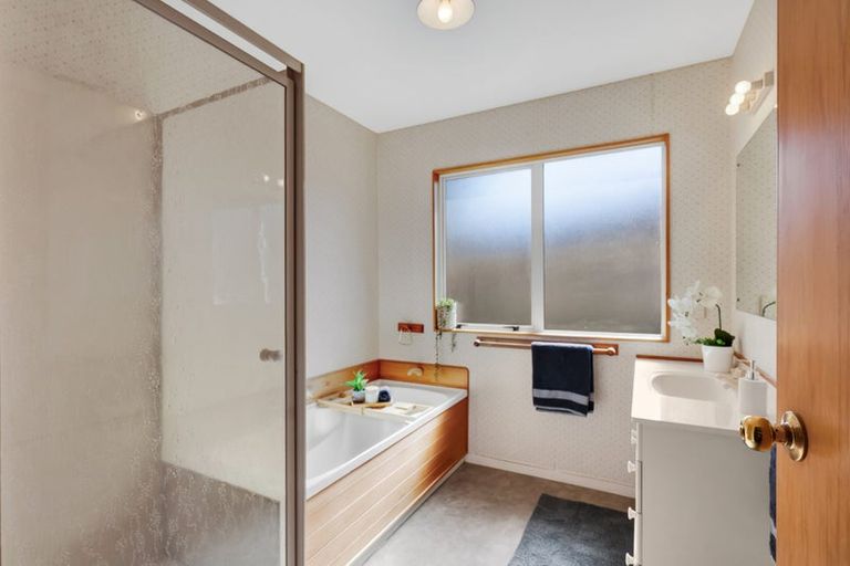 Photo of property in 363b Mangorei Road, Merrilands, New Plymouth, 4312