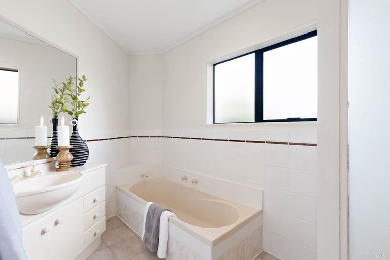 Photo of property in 8 Maurice Borich Place, Henderson, Auckland, 0610